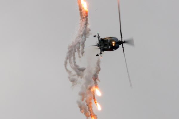 L'hélico fait son show au metting aérien